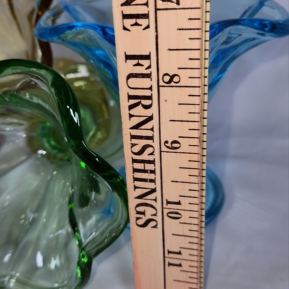 Set of 4 Vintage Coloured Glass Sundae Parfaits. - Picture 12 of 13